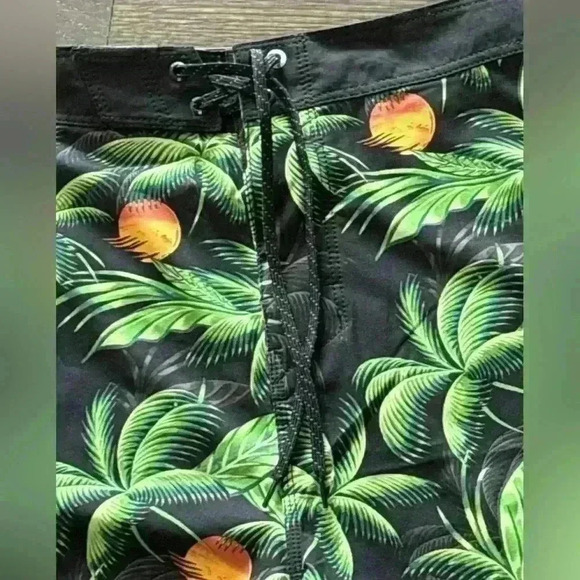 NWT HURLEY men’s swim trunks size 42 (waist to  bottom 21 inches) - Picture 3 of 8